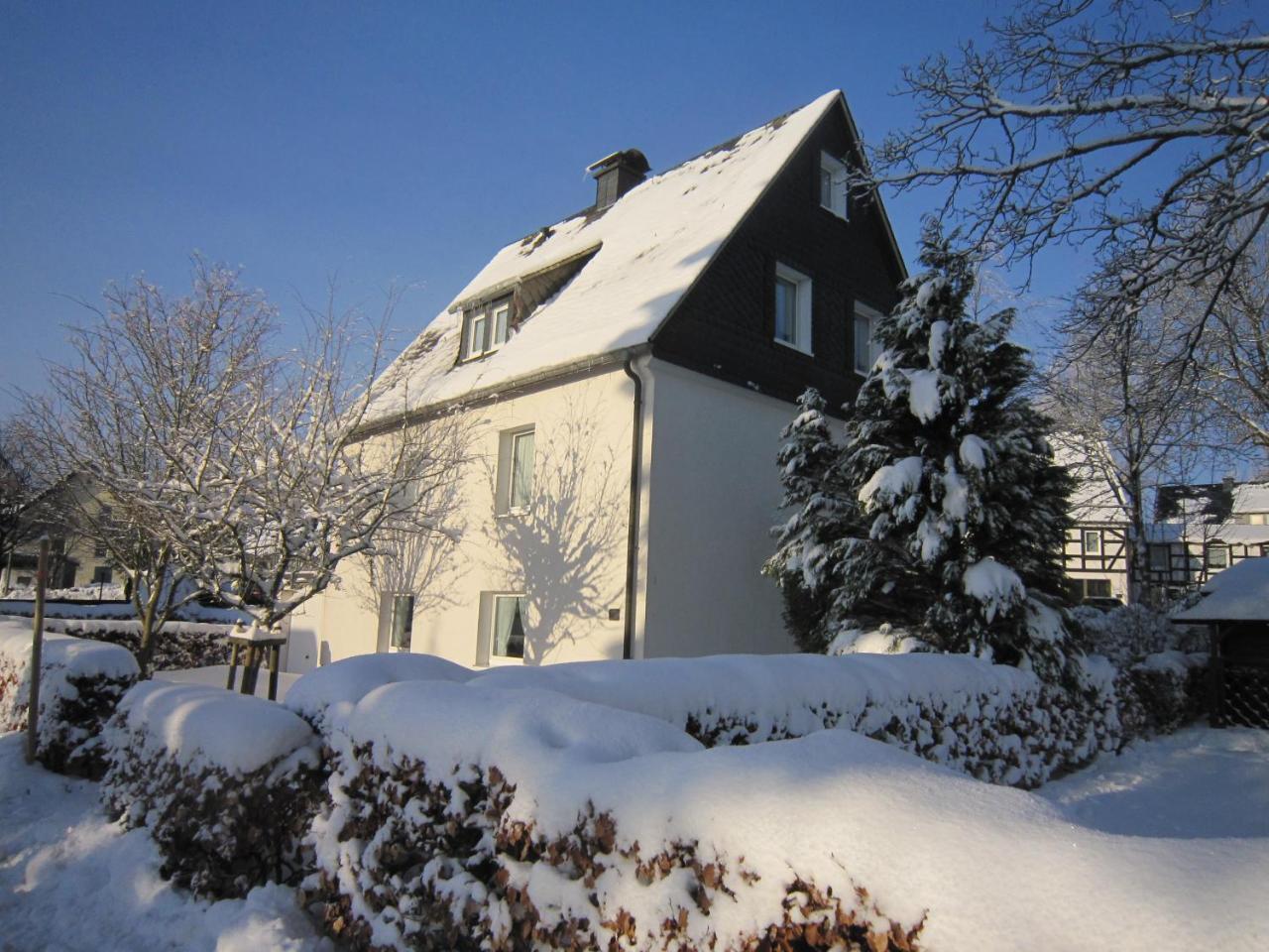 Ferienwohnungen Landgasthof Gilsbach Winterberg Esterno foto